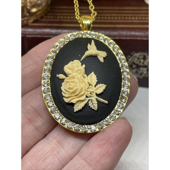 Valentine’s Gift Black Cream Wedding Anniversary Cameo Hummingbird Gold Crystal - Picture 7 of 9